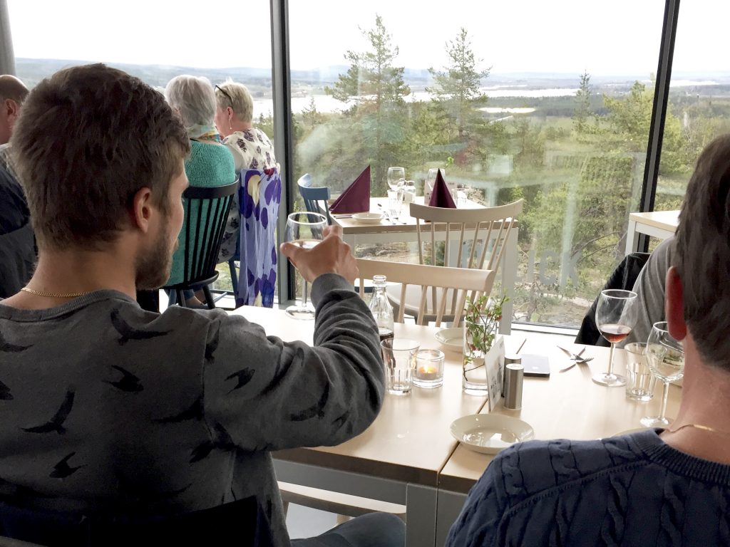 Med utblick över Torneälven Med utblick över Torneälven